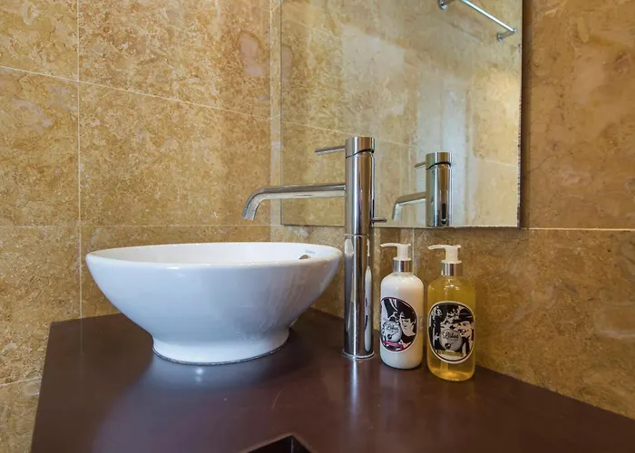 159 A - Premium Chiado -lisbon شقة *