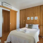 159 A - Premium Chiado -lisbon Апартаменти *