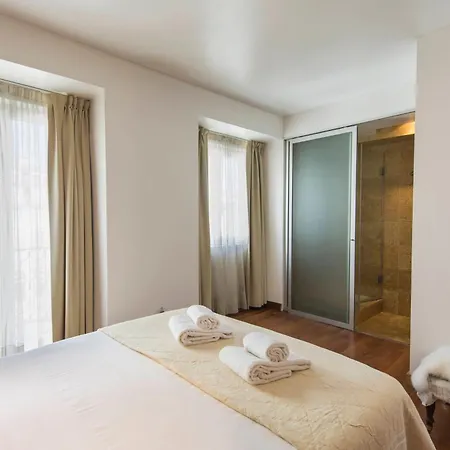 Charming In Chiado - ליסבון