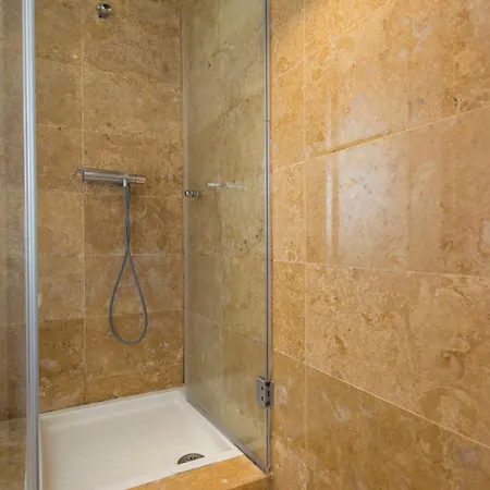 159 A - Premium Chiado -lisbon דירה *